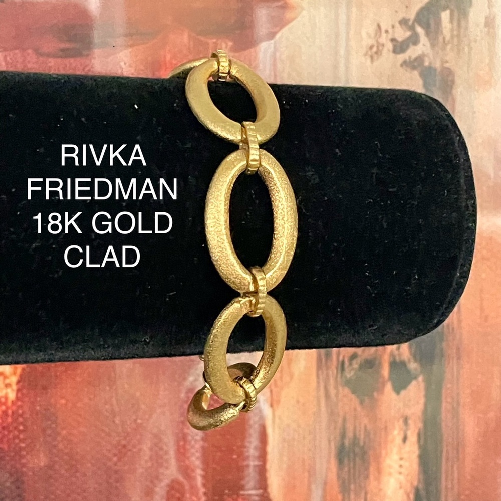 RIVKA FRIEDMAN 18K GOLD CLAD BOLD SATIN OVAL LINK STATION TOGGLE BAR BRACELET